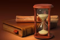 Người đầu tiên được lưu danh trong sử sách là ai?