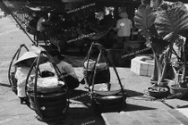 Công bố loạt hình cực độc về vỉa hè Sài Gòn năm 1953