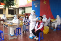 COVID-19 sáng 2/11: Gần 3.000 ca nặng; nhiều ổ dịch mới