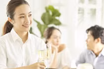 Người thông minh không bao giờ tiết lộ 3 điều này trước mặt đồng nghiệp