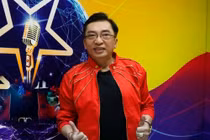 Ca sĩ Đình Văn: Phá sản và ở ẩn bên vợ kém 24 tuổi 