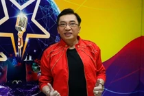 Ca sĩ Đình Văn: Phá sản và ở ẩn bên vợ kém 24 tuổi 