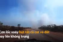 Video: Lốc xoáy khiến nhiều phương tiện không thể di chuyển ở Australia