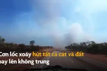 Video: Lốc xoáy khiến nhiều phương tiện không thể di chuyển ở Australia