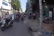 Video: Phẫn nộ kẻ vi phạm luật giao thông còn đòi đánh người 