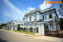 Soi loạt dinh thự cổ tráng lệ nhất miền Tây Nam Bộ