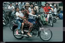 Ảnh độc: Giao thông ở TP. HCM năm 1994 qua ống kính Peter Turnley