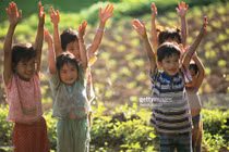 Trẻ em Việt Nam cuối thập niên 1990 qua ảnh của Patrick Guedj