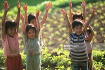 Trẻ em Việt Nam cuối thập niên 1990 qua ảnh của Patrick Guedj