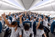 Đưa sinh viên đi tình nguyện, khi em bị mắng, sao các anh không cất lời