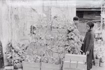 Ảnh gây thương nhớ về ngày Tết chợ Đồng Xuân thập niên 1920 