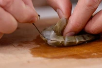 5 sai lầm phải tránh khi ăn tôm, nhiều người vẫn đang làm sai 