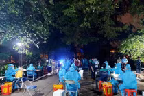 Những sinh viên tình nguyện nơi tuyến đầu chống dịch 