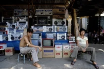 Tròn mắt với những thứ bày bán trên vỉa hè TP HCM năm 1983