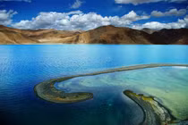 Sửng sốt cảnh đẹp ở hồ nước đổi màu kỳ diệu trên dãy Himalaya