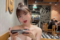 Nữ DJ Sài thành diện kiểu váy buông lơi đi ăn hàng