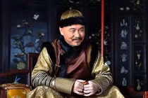 Vì sao các hoàng đế nhà Thanh đeo nhẫn ngọc ở ngón tay cái?