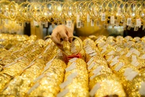 Giá vàng hôm nay 25/8: Tăng giảm đột ngột, giằng co mốc 67 triệu/lượng