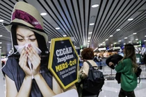 Đại dịch virus corona: Dẹp tin bịa mệt hơn chống dịch