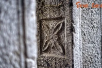 Cận cảnh cổng tam quan đá trăm tuổi có 1-0-2 ở Hà Nội