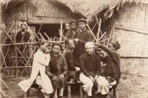 Ảnh lạ về nghề lấy ráy tai dạo ở Việt Nam xưa