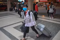 E ngại người từ Hà Nội, TP HCM về quê ăn Tết