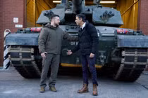 Xe tăng phương Tây có kịp đến Ukraine trước cuộc tấn công của Nga?