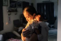 Phụ nữ sau sinh cần được quan tâm, thấu hiểu