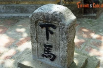 Bia “Hạ mã“: Biển báo giao thông trăm tuổi của người Việt