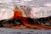 Sự thật về cánh cửa bí ẩn và “thác máu” ở Nam Cực