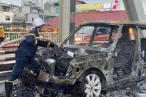 Danh tính tài xế thoát chết trong vụ cháy xe Range Rover trên cầu Chương Dương