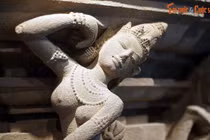 Ngẩn ngơ trước vẻ đẹp của vũ nữ ngực trần trên cổ vật Chăm