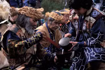 Khám phá tộc người có dung mạo khác lạ ở Nhật Bản