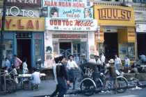 Ảnh hiếm độc Sài Gòn xưa: Vỉa hè đường Lê Lợi 50 năm trước