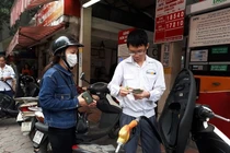 Giảm tối đa hơn 2.500 đồng/lít, giá xăng xuống sát 15 ngàn/lít