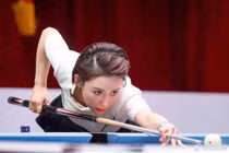 "Nữ hoàng billiards" xứ Trung bị nhầm gái đôi mươi dù bước qua "tuổi băm"