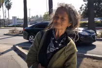 Ca sĩ Kim Ngân đi ăn xin ở Mỹ