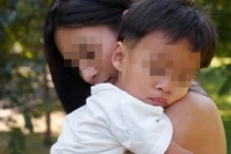 Nhìn bức tranh con trai vẽ, nước mắt tôi chảy dài vì quá xót xa