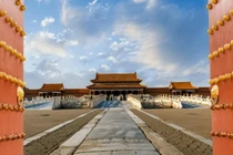 Tại sao nhân viên luôn hét 3 lần trước khi mở cửa Tử Cấm Thành?