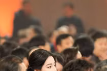 Địch Lệ Nhiệt Ba khoe góc nghiêng thần thánh, dân tình phát sốt vì...