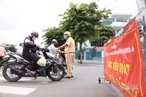 Hình ảnh tái lập chốt kiểm dịch Covid-19 ở TP.HCM theo chiến thuật mới