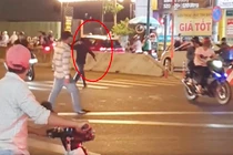 Nam thanh niên ngáo đá cầm rìu dọa chém người trong đêm