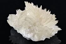 Chiêm ngưỡng vẻ đẹp thuần khiết của các khoáng vật màu trắng