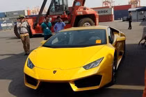 Siêu xe Huracan chính hãng trị giá 20 tỷ "cập bến" VN