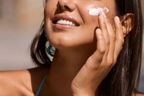 4 sai lầm thường gặp khiến việc bôi kem chống nắng "có như không"