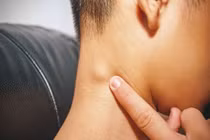 Hạch nhỏ, mềm ở cổ, ấn đau nhẹ... có thể là dấu hiệu ung thư