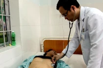 Ăn cá hồng nhím, 10 người ở Nha Trang nhập viện cấp cứu