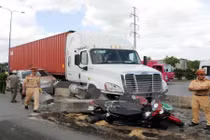 Xe máy và xe tải đâm trực diện, 2 người tử vong tại chỗ