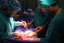 Cứu sống sản phụ nhau cài răng lược ở góc tử cung phức tạp