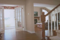 Bói tài vận gia chủ qua cửa nhà 